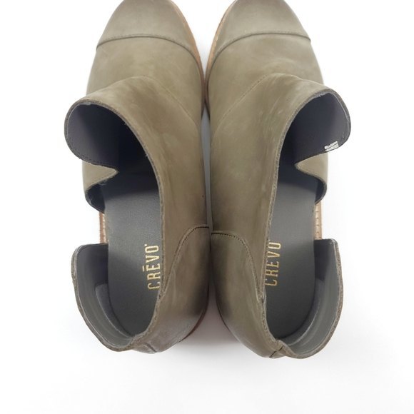 Crevo Women's Distressed Sage Green Leather Coralie Chelsea Booties Size 8 - Picture 5 of 7